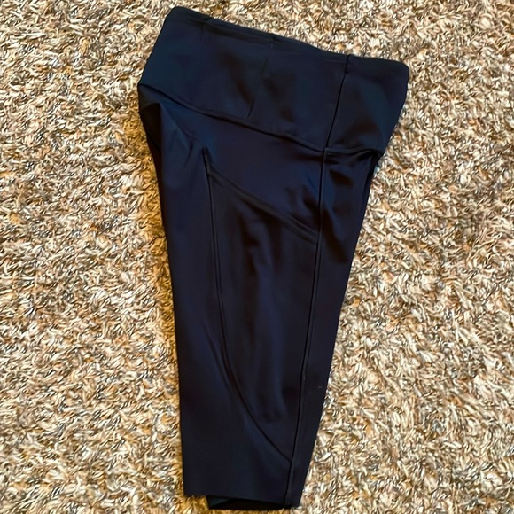 LULULEMON Fast and Free HR Short 10” biker shorts - Picture 3 of 4
